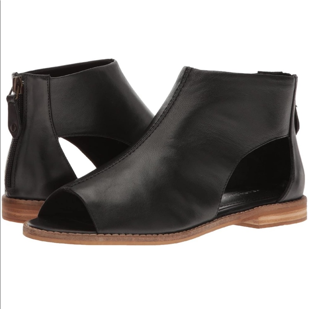 *ISO***Kelsi Dagger Brooklyn Sterling Flat Sandal